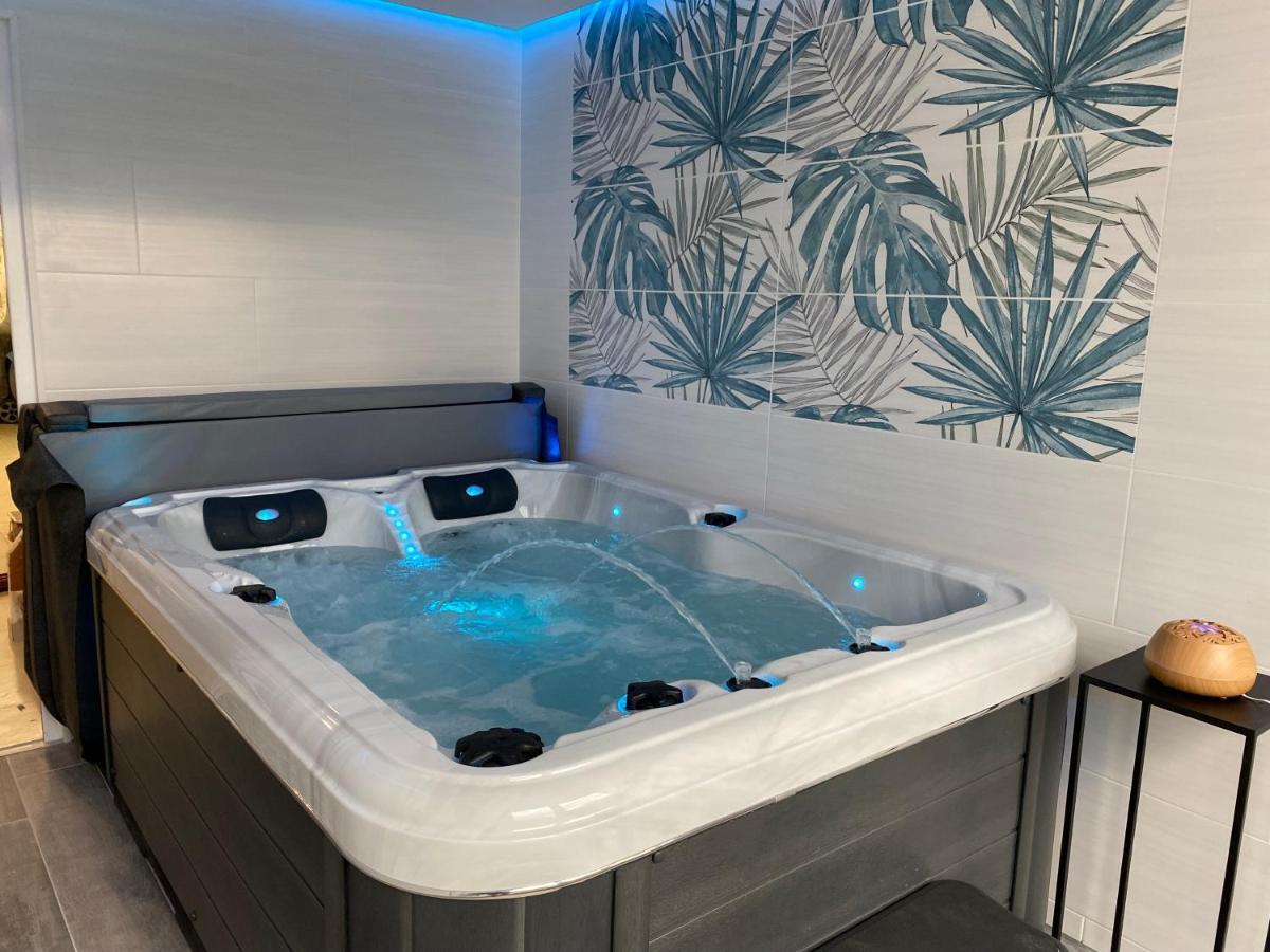 Gite Romarin Avec Spa Saint-Jean-de-Barrou Zewnętrze zdjęcie